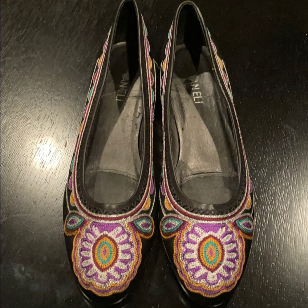 Van eli embroidered flats